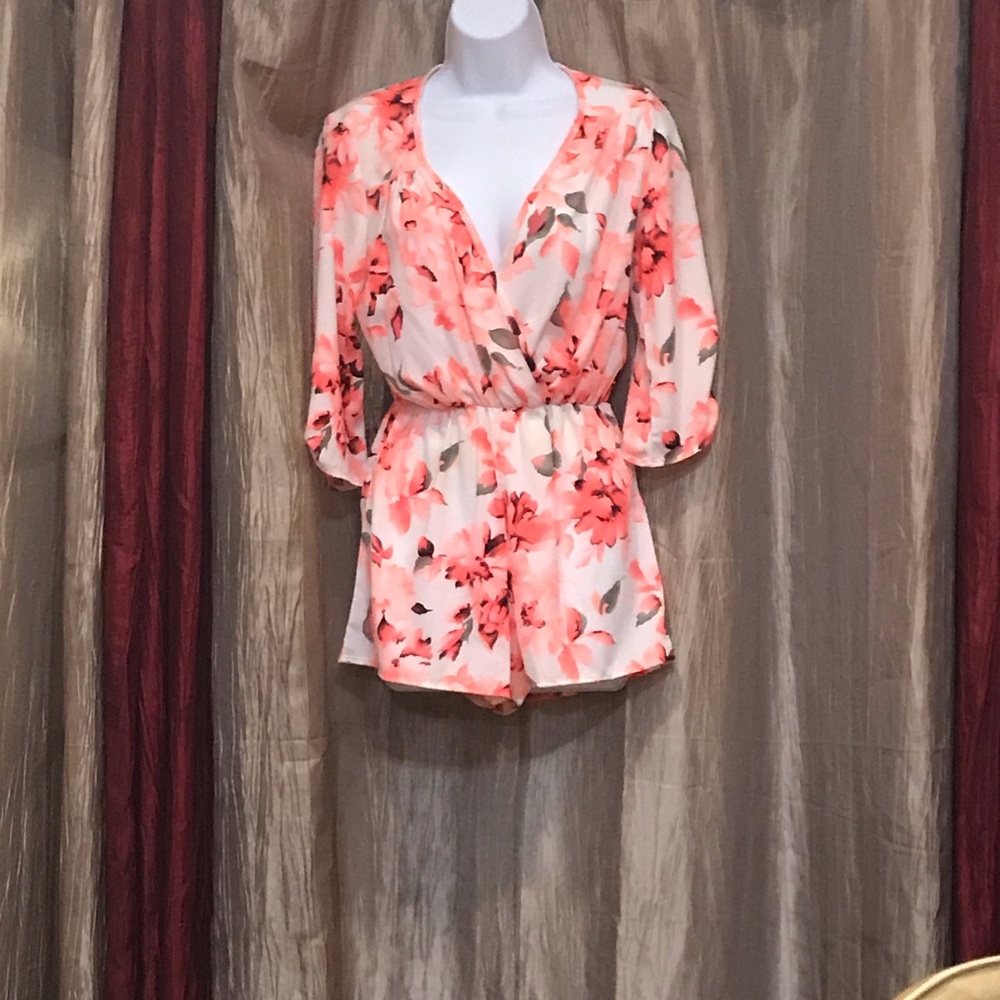 One piece floral shortset